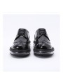 Scarpe brogue in vera pelle nera con suola trasparente, un perfetto equilibrio tra eleganza classica e modernità.