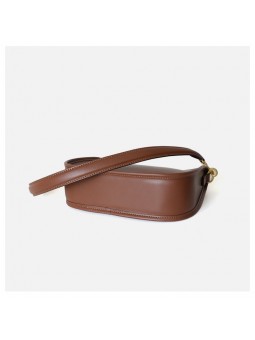 Retro brown cowhide leather shoulder bag. Top zipper closure, adjustable and detachable leather strap with buckle.