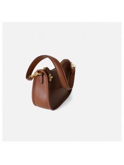 Retro brown cowhide leather shoulder bag. Top zipper closure, adjustable and detachable leather strap with buckle.