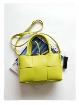 Large braided smooth leather tote bag in pistachio green. Gold finish and adjustable strap. Fresh and modern.