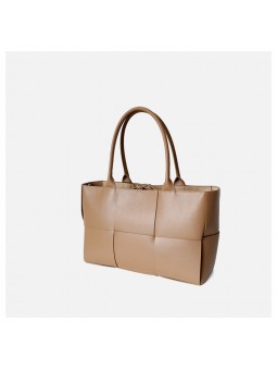 arge braided smooth leather tote bag in apricot. Gold finish and adjustable strap. Subtle freshness.