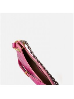 Bolso de hombro elegante de cuero con estampado de cocodrilo, acabado degradado frambuesa y detalles en dorado.