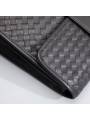 Maletín de auténtico cuero negro tejido a mano, con dos asas superiores para un transporte elegante y cómodo