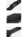 Pochette ceinture pour homme en cuir noir, ornée de finitions métalliques argentées et dotée de trois poches