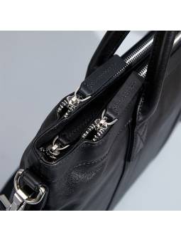 Portadocumentos para hombre  de cuero suave negro, con acabado metálico plateado y dos asas superiores