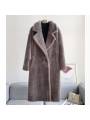 Cappotto lungo da donna in lana grigio scuro stile teddy bear con colletto a revers e chiusura a doppio petto