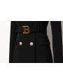 vestido blazer negro con mangas largas, diseño de doble botonadura y cinturón ajustable, confeccionado en algodón