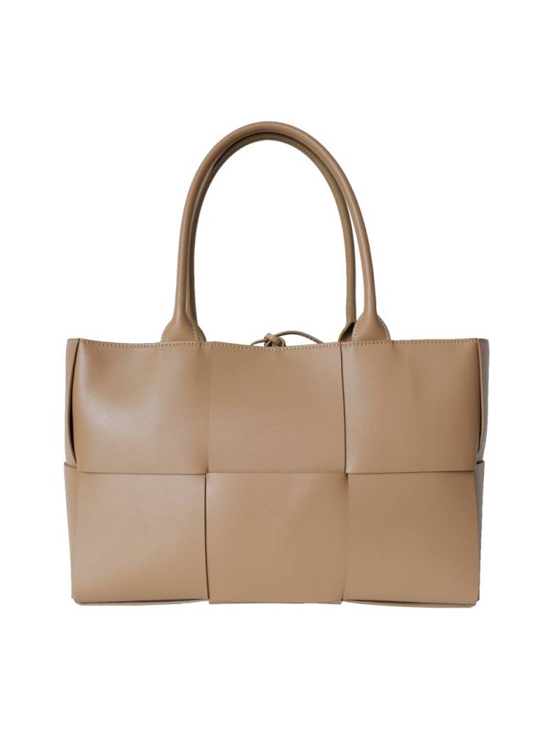 arge braided smooth leather tote bag in apricot. Gold finish and adjustable strap. Subtle freshness.