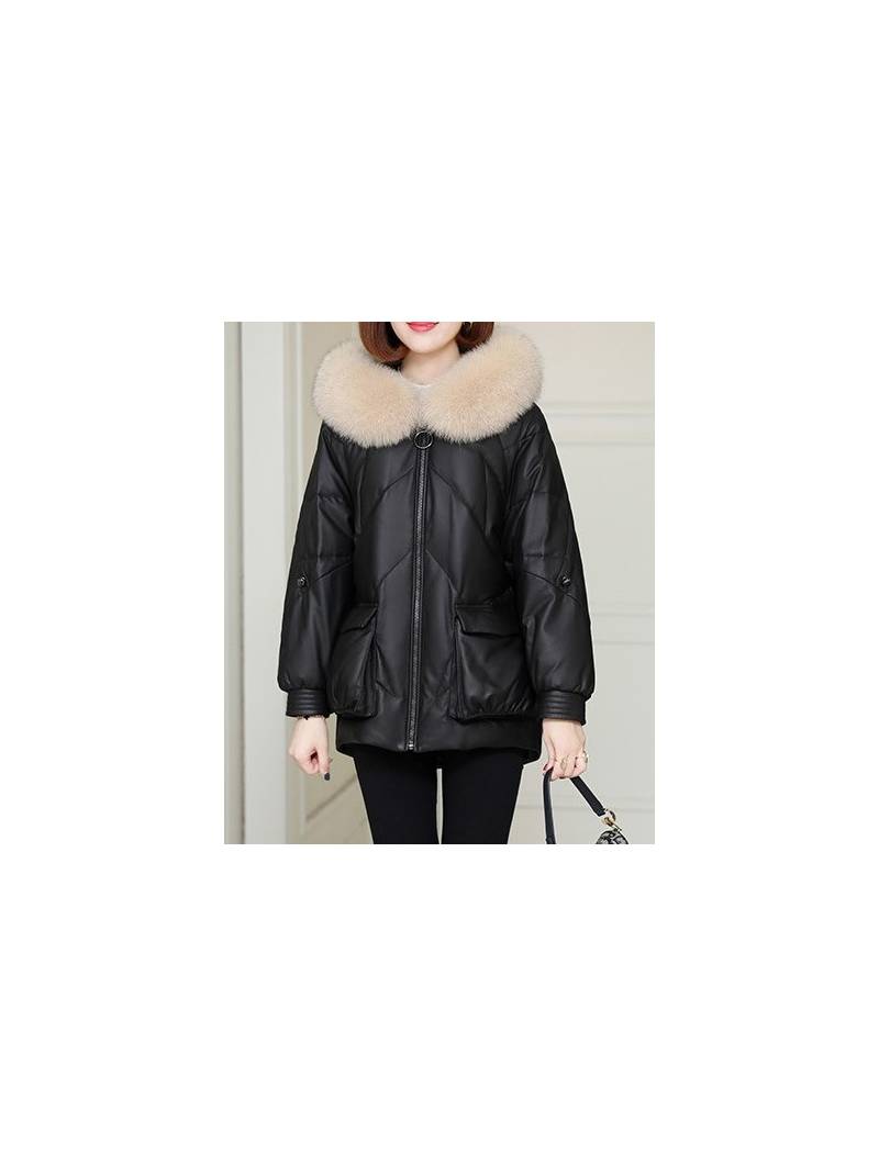 Jacket with fox fur collar, long sleeves, regular fit, two flap pockets, elasticized and buttoned cuffs.