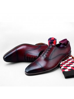 Bordeaux leather Oxford shoes with gradient finish, straight toe, 5 eyelets and low heel.
