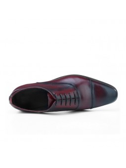 Souliers richelieu en cuir bordeaux à effet dégradé, bout droit, 5 œillets et petit talon.