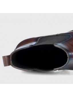 Stivaletti Chelsea in pelle liscia marrone sfumato, con inserti elastici laterali, punta dritta, tacco basso