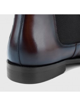 Stivaletti Chelsea in pelle liscia marrone sfumato, con inserti elastici laterali, punta dritta, tacco basso
