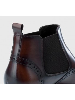 Bottines Chelsea en cuir marron dégradé, à enfiler, avec détails brogues, bout droit et talon.