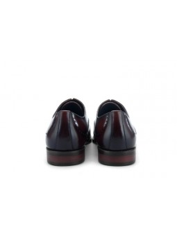 Zapatos Oxford de cuero marrón oscuro con cordones, detalles perforés, efecto degradado, punta almendrada y tacón bajo.