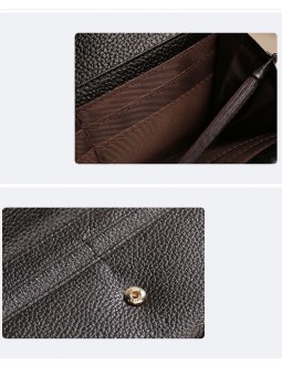 Portefeuille long femme en cuir grainé noir, rabat et fermoir tête de serpent. Deux compartiments avec emplacements pour cartes.