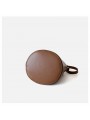 Borsa secchiello in pelle marrone, con tracolla in pelle regolabile e rimovibile per un look versatile.