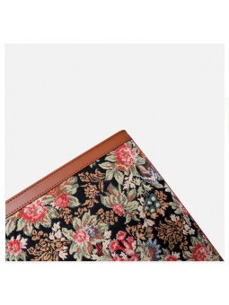 Borsa shopping verticale in jacquard floreale marrone con due manici superiori e chiusura con bottone a pressione.