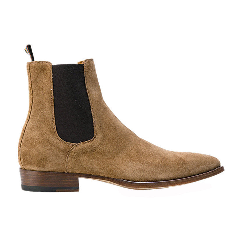 Bottes Chelsea pour homme en suède marron avec bout amande et fermeture élastique latérale, vue de coté