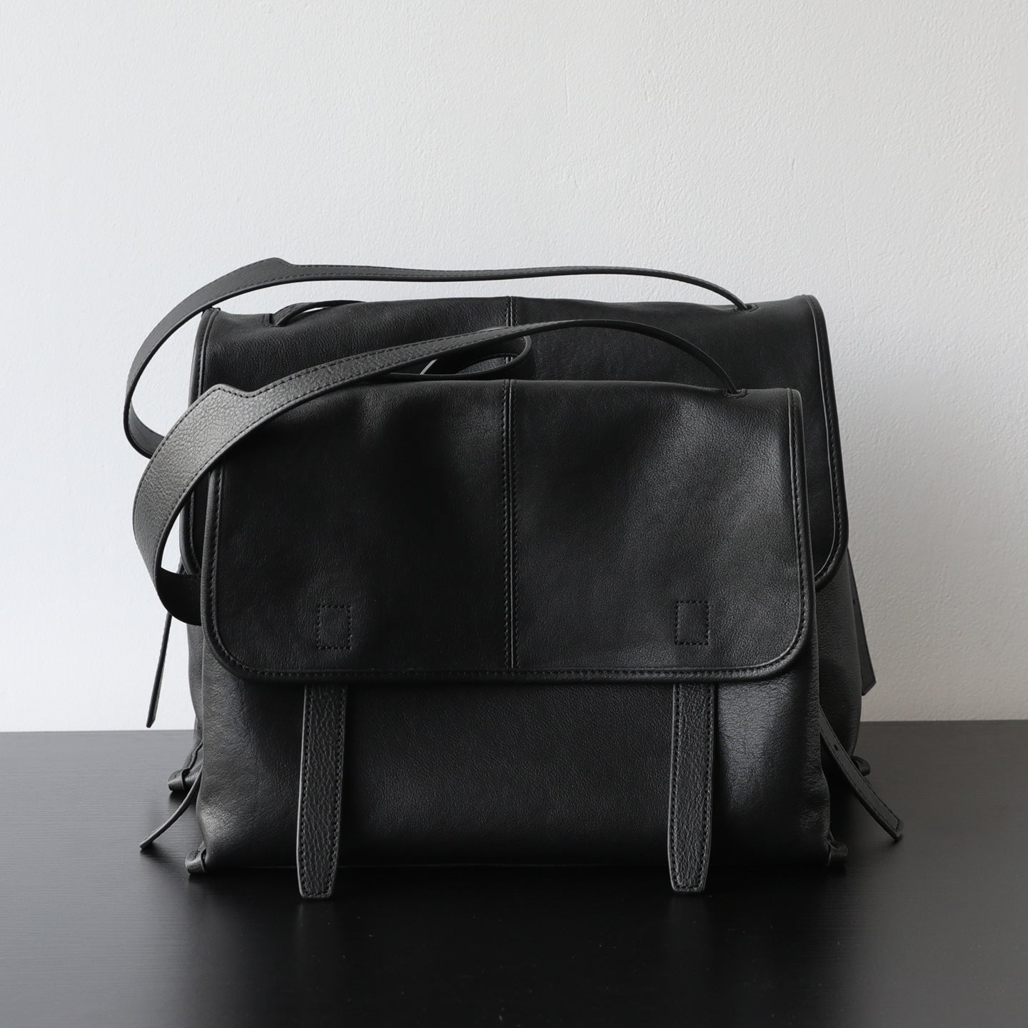 Cartable vintage en cuir de vachette, sacoche porte-documents pour femme, coloris noir  – vue frontale