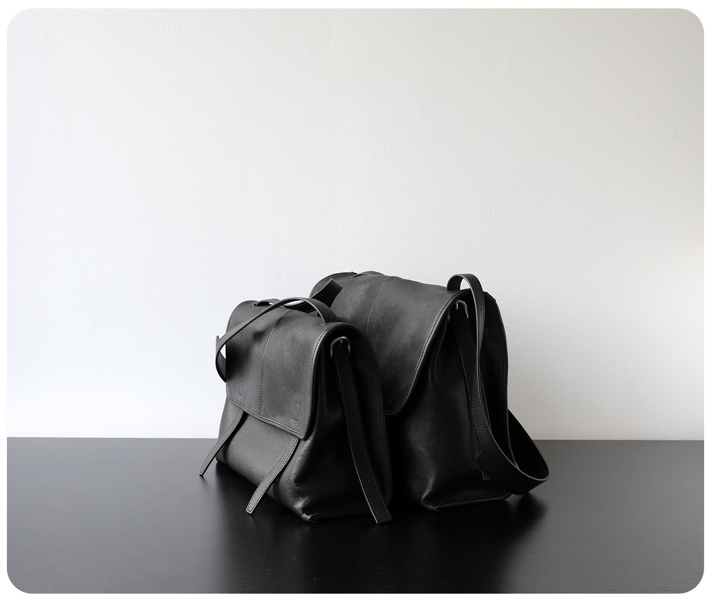 Cartable_vintage_en_cuir_de_vachette_sacoche_porte-documents_pour_femme_coloris_noir_vue_latéral