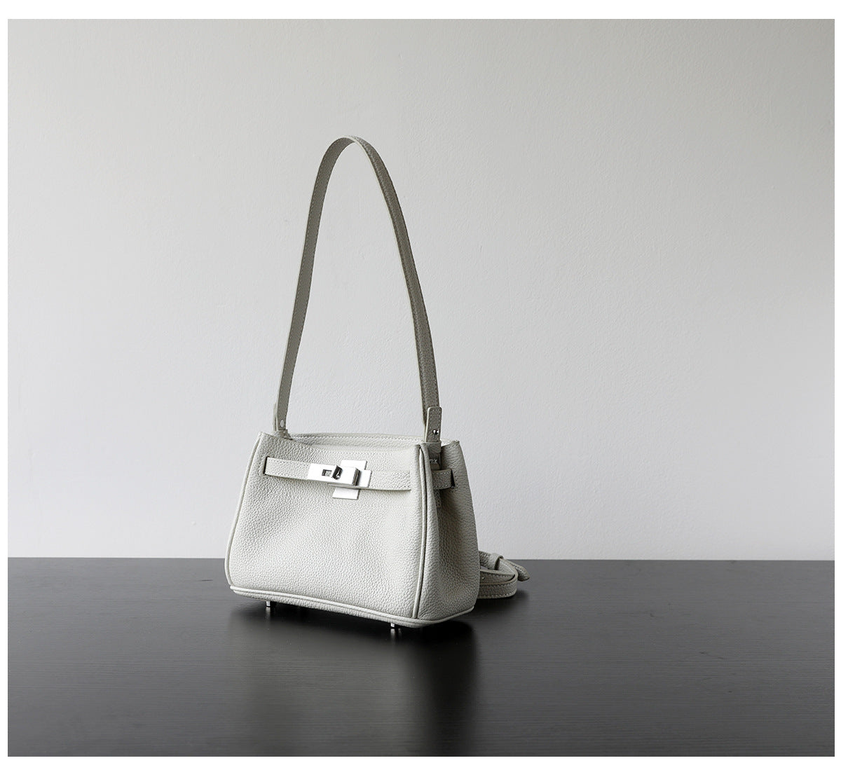 Sac Kelly bandoulière en cuir véritable, finition lisse, coloris blanc – vue latéral