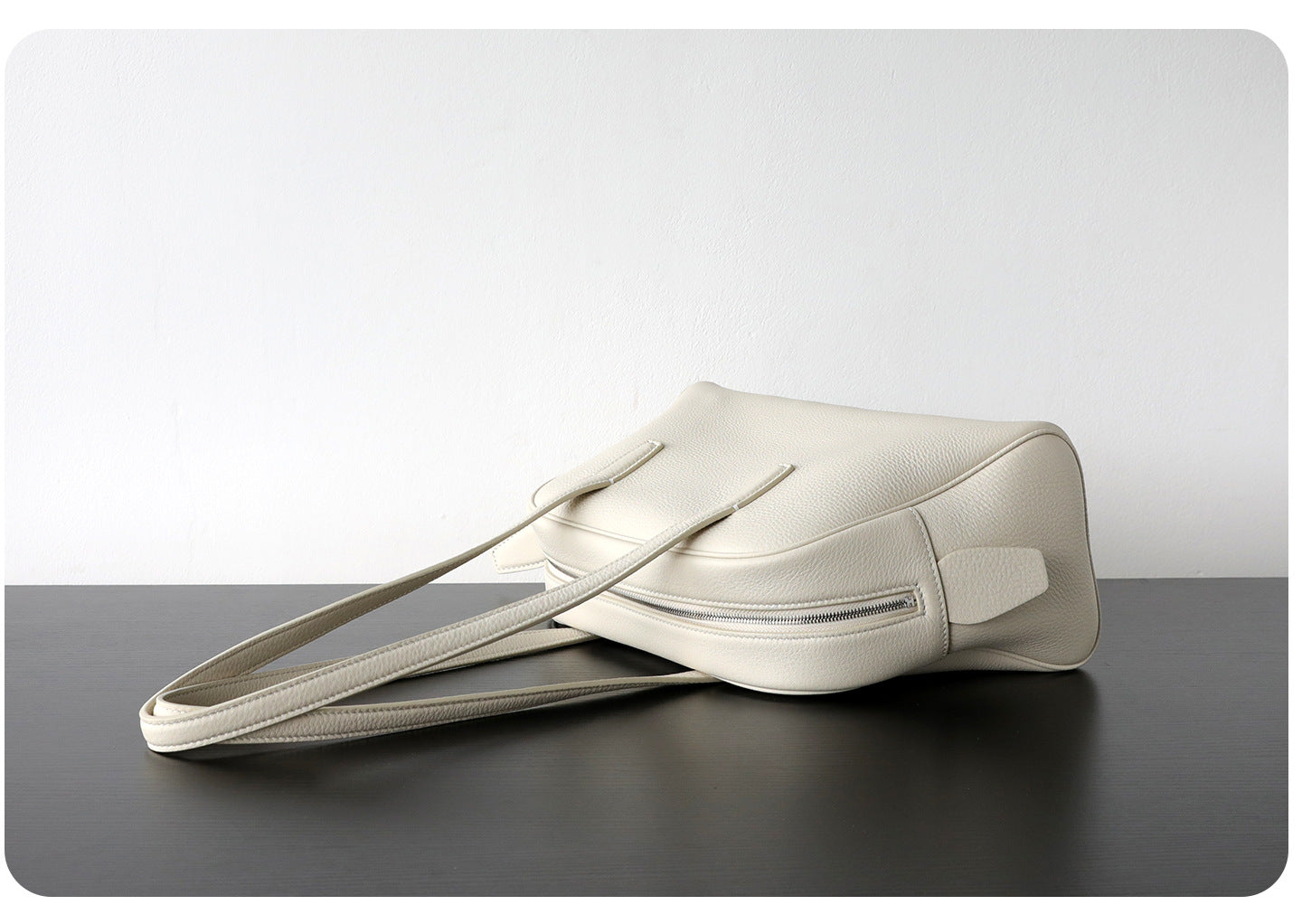 Sac bowling femme en cuir pleine fleur, sac porté épaule, coloris blanc – vue de coté