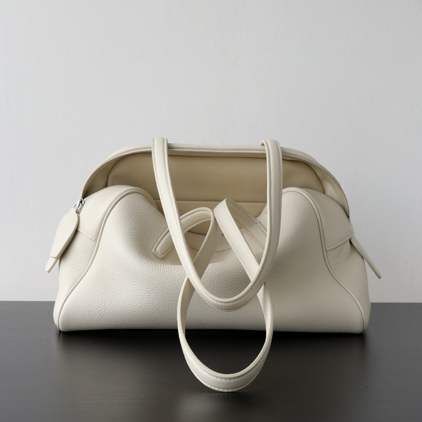 Sac bowling femme en cuir pleine fleur, sac porté épaule, coloris blanc – vue frontale