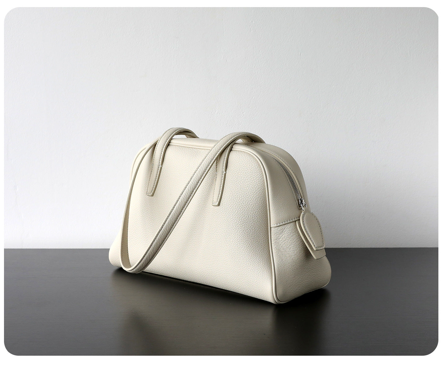 Sac bowling femme en cuir pleine fleur, sac porté épaule, coloris blanc – vue latéral