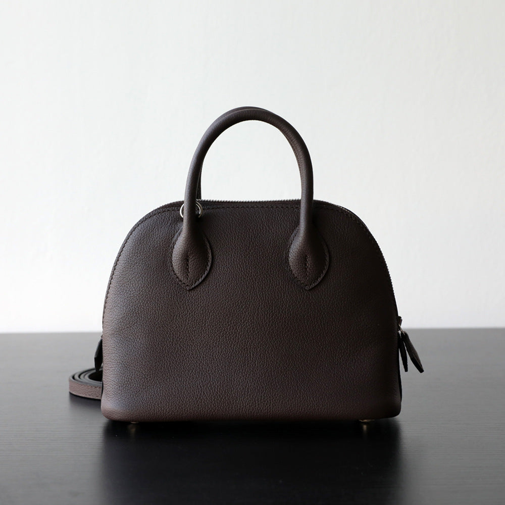 Sac bowling femme en cuir vachette pleine fleur, coloris ébène, vue frontale