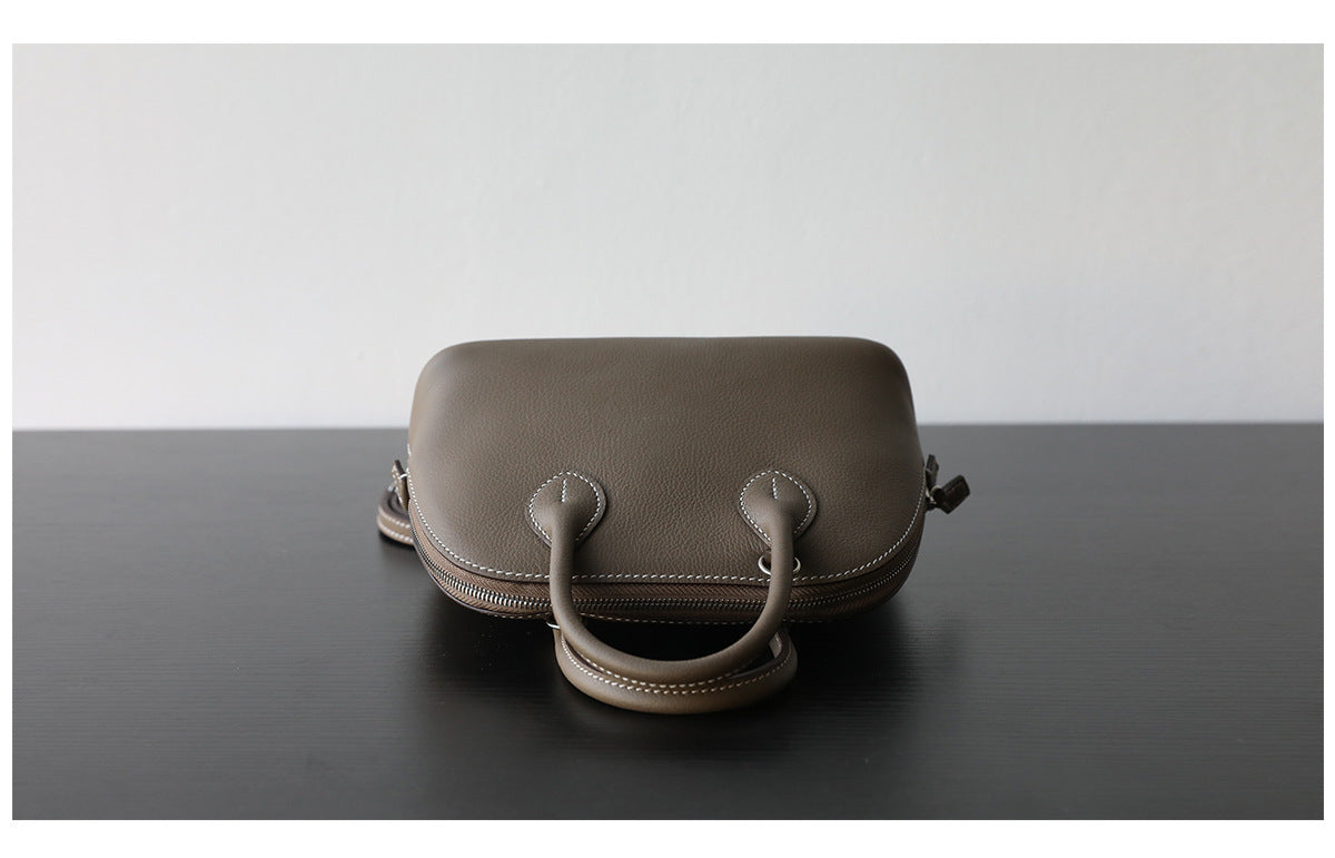 Sac bowling femme en cuir vachette pleine fleur, coloris taupe 