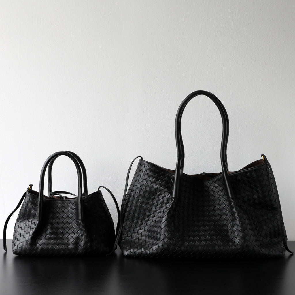 Sac cabas femme en cuir d'agneau tressé, couleur noir, formats petit et grand, vue de face