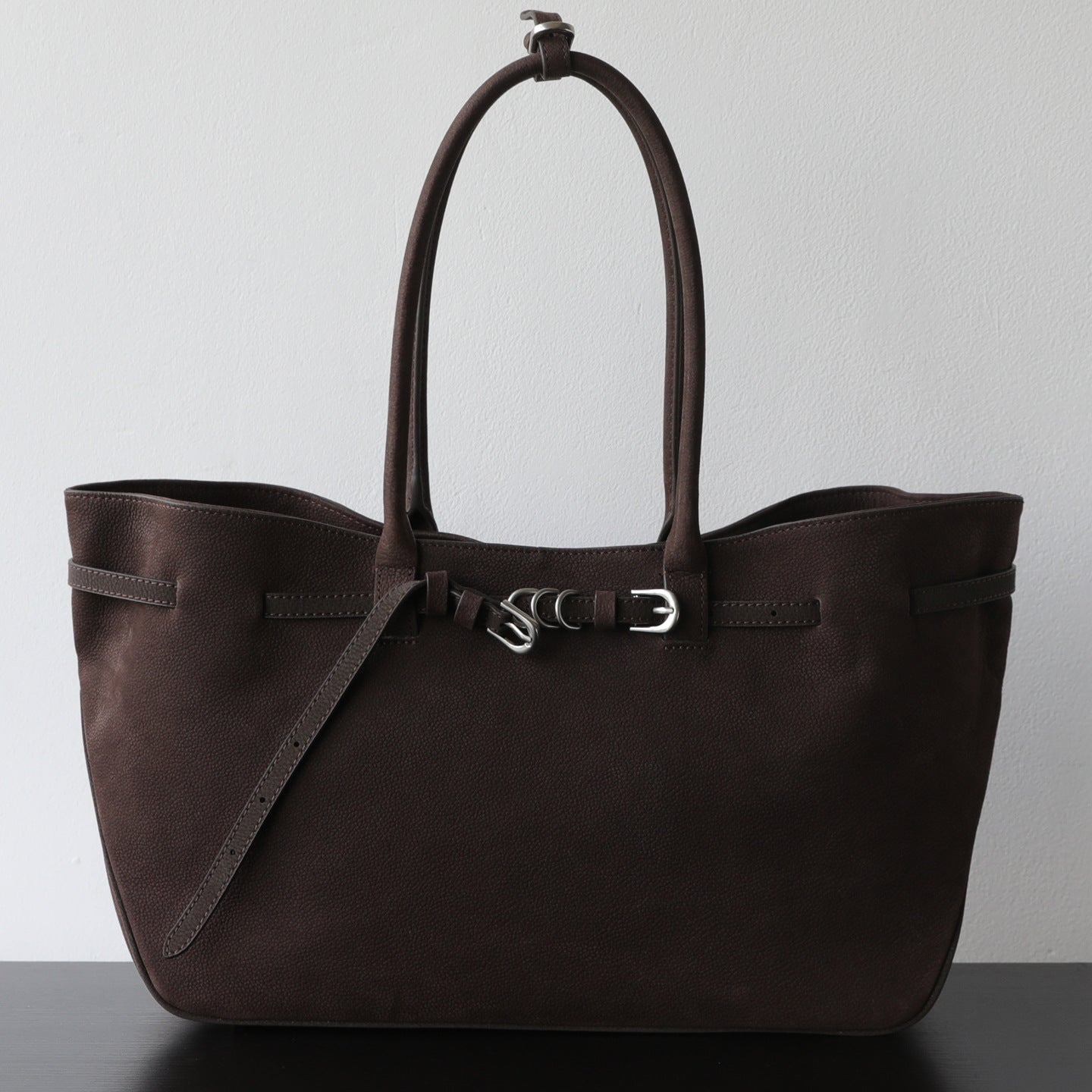 Sac cabas femme en daim, sac bandoulière brun foncé – vue frontale