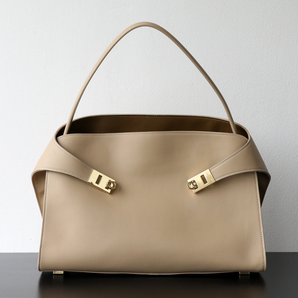 Sac cabas femme élégant, tote bag en coloris beige, vue frontale