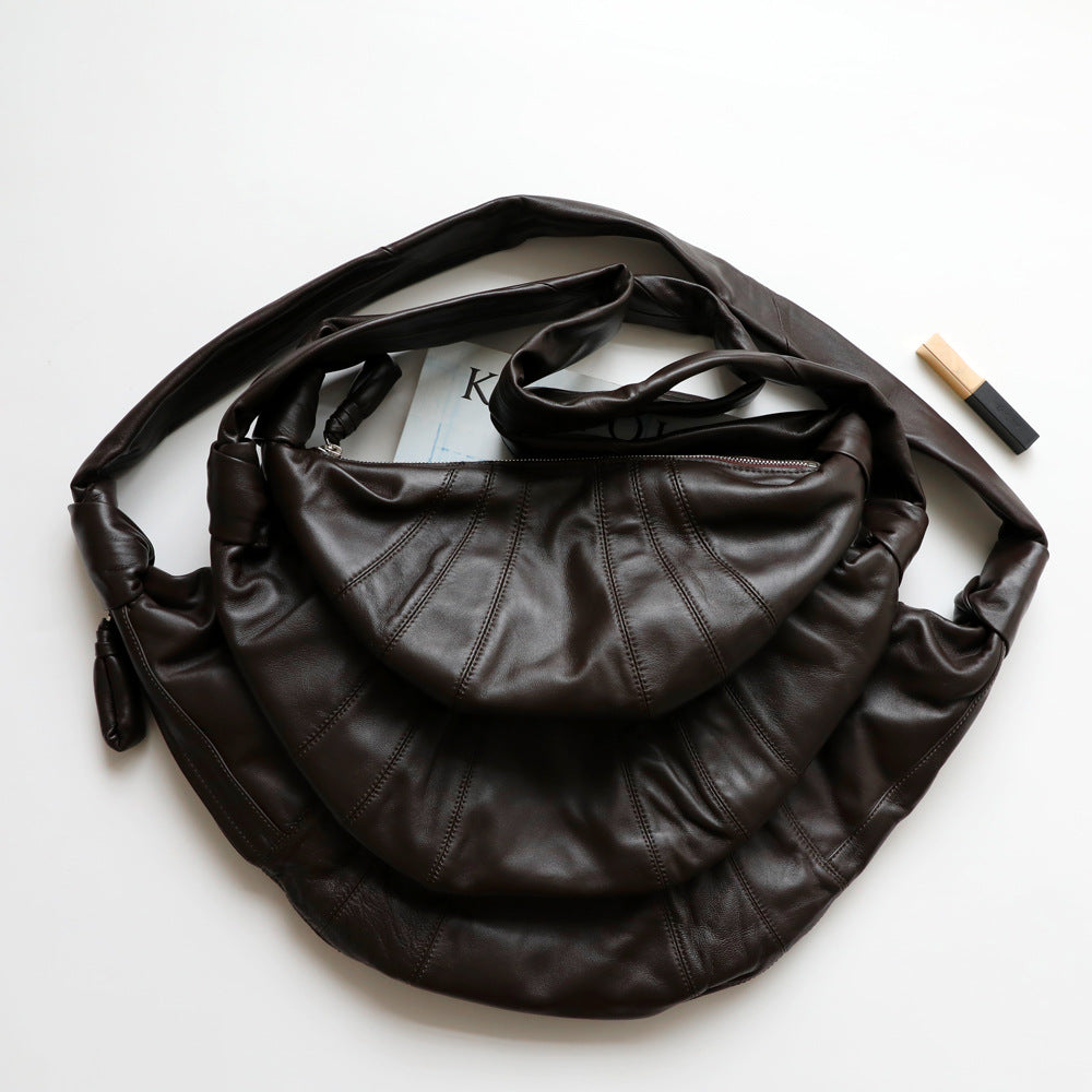 Sac croissant femme en cuir véritable, sac bandoulière café – vue frontale