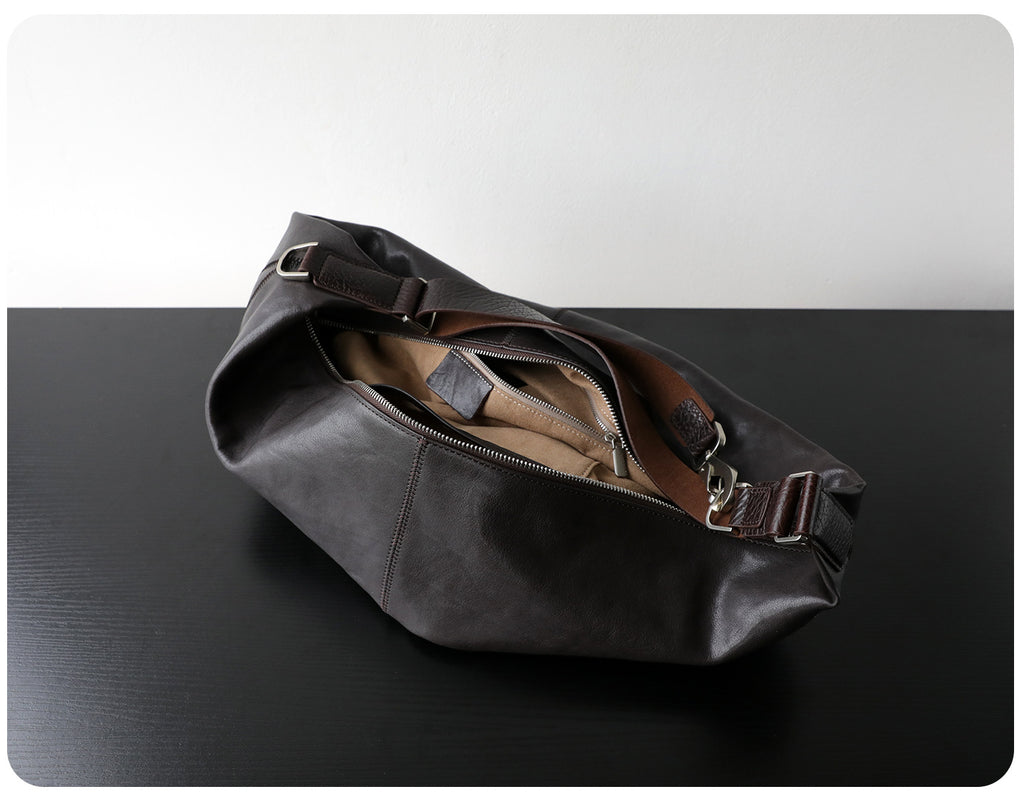 Sac croissant femme en cuir véritable, sac bandoulière, coloris ébène – vue de l'intérieur