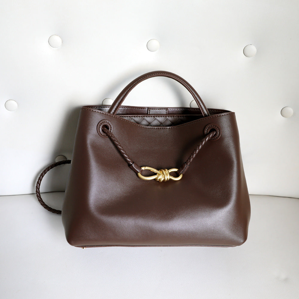 Sac à main femme en cuir de vachette – Grand sac cabas intemporel, taille petit, coloris café, vue frontale
