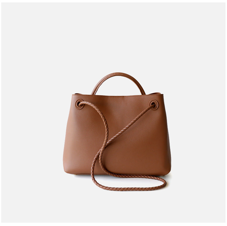 Sac à main femme en cuir de vachette – Grand sac cabas intemporel, taille petit, coloris caramel, vue frontale de dos