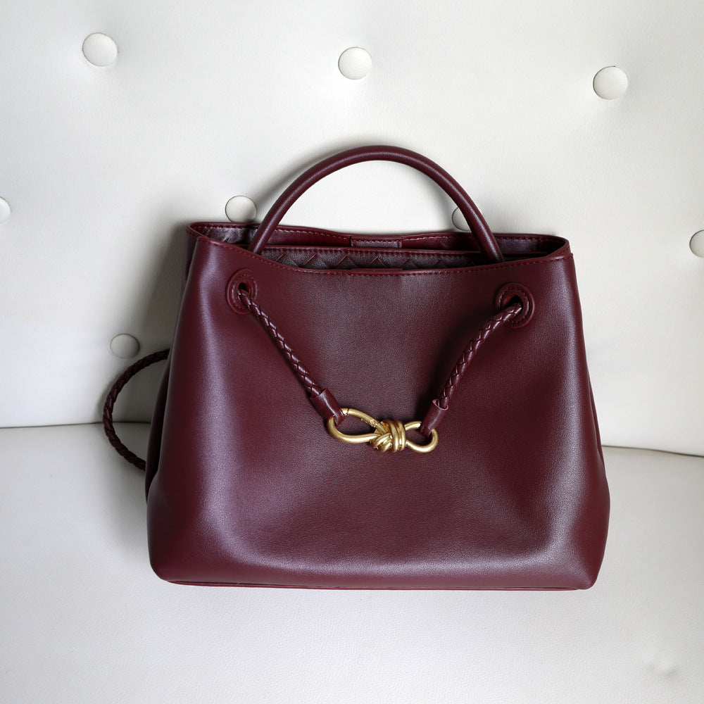 Sac à main femme en cuir de vachette – Grand sac cabas intemporel, taille petit, coloris rouge vin, vue frontale