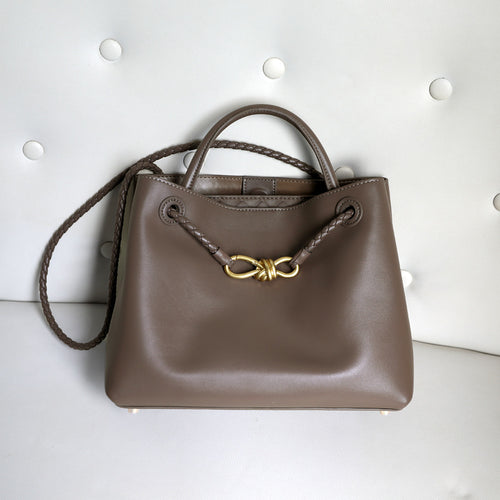 Sac à main femme en cuir de vachette – Grand sac cabas intemporel, taille petits et grands, coloris brun foncé, vue frontale