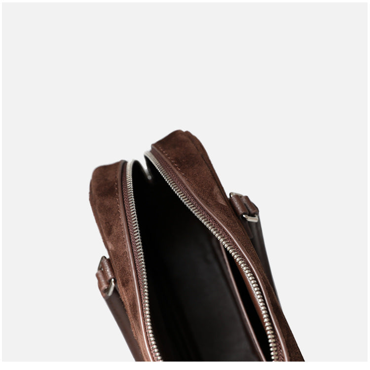 Sac à main femme en cuir suede, tote bag élégant et spacieux, porté à l’épaule, parfait pour le quotidien, coloris marron foncé, vue de ciel