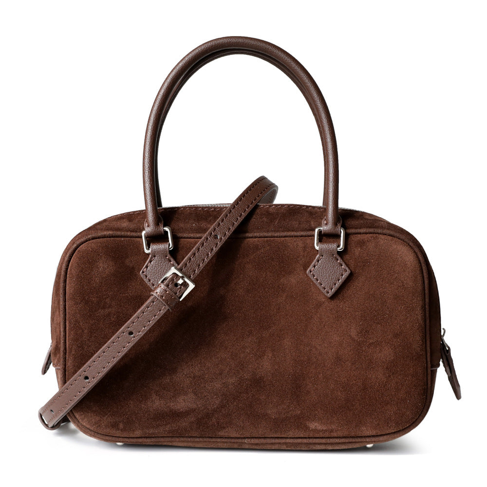Sac à main femme en cuir suede, tote bag élégant et spacieux, porté à l’épaule, parfait pour le quotidien, coloris marron foncé, vue frontale