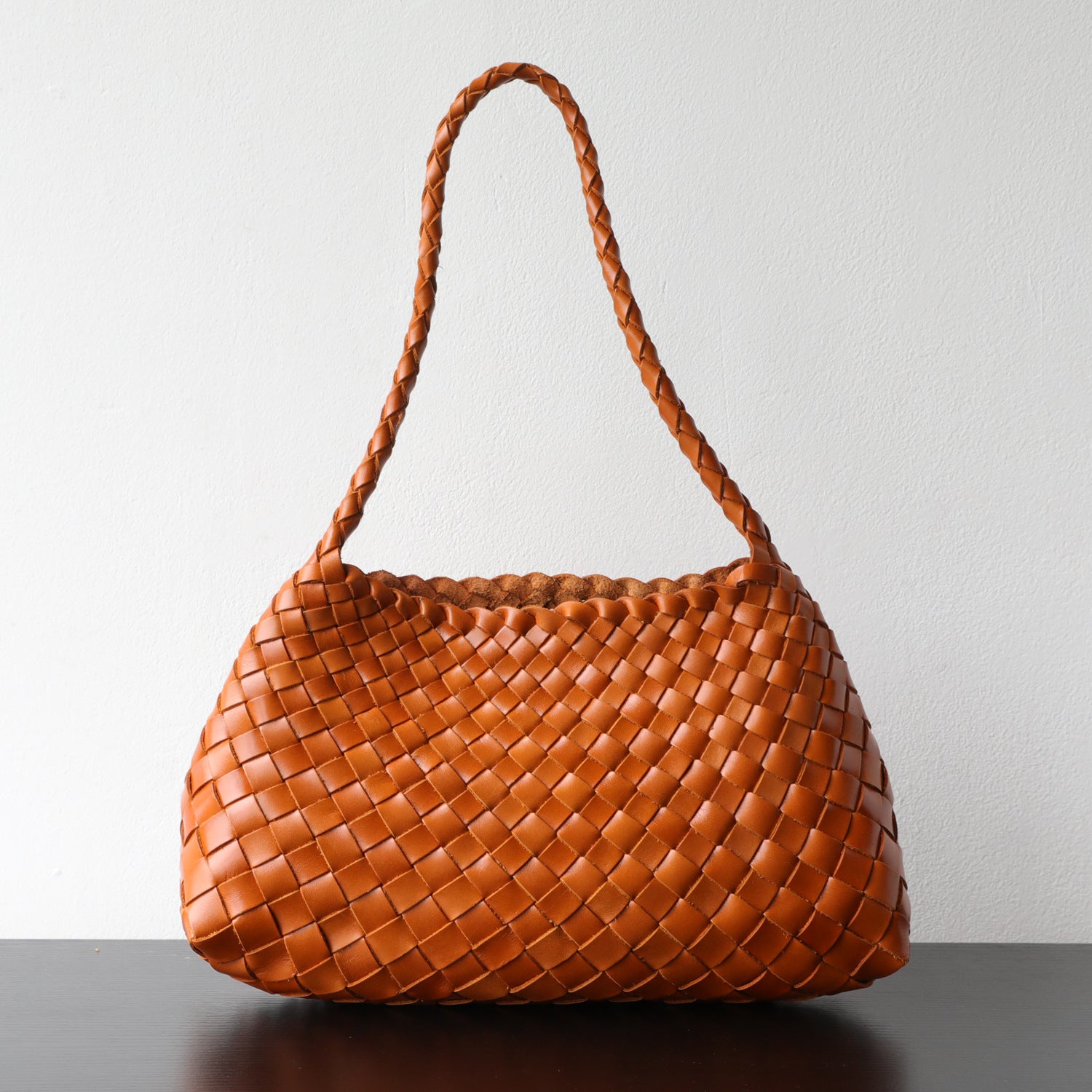 Sac à main femme en cuir véritable, sac en cuir tressé pleine fleur, coloris orange – design élégant vue frontale