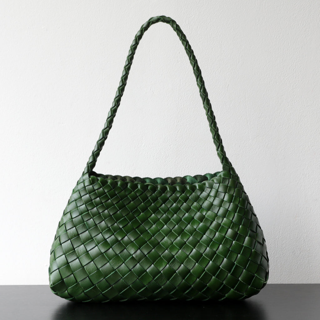 Sac à main femme en cuir véritable, sac en cuir tressé pleine fleur, coloris vert– design élégant vue frontale