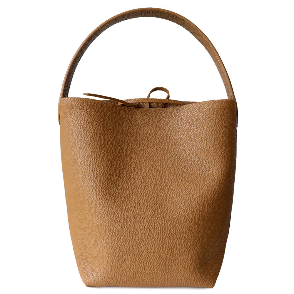 Sac seau en cuir pour femme – Grande capacité, coloris brun, vue frontale.