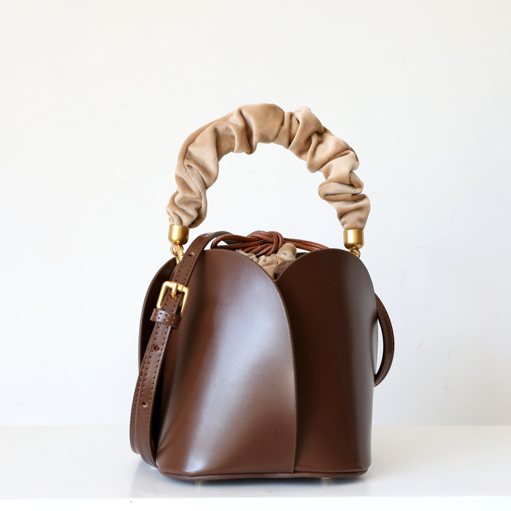 Sac seau fleuri en cuir de vachette pour femme, coloris caramel, vue frontale