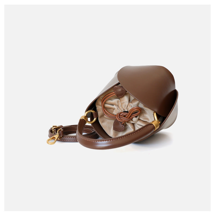 Sac seau fleuri en cuir de vachette pour femme, coloris caramel, vue intérieur.