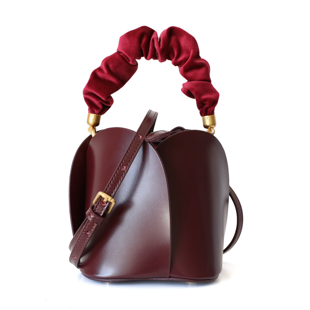 Sac seau fleuri en cuir de vachette pour femme, coloris rouge vin, vue frontale