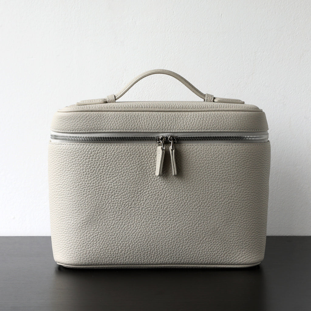Trousse de maquillage en cuir de vachette pleine fleur, coloris blanc ,  vue frontale