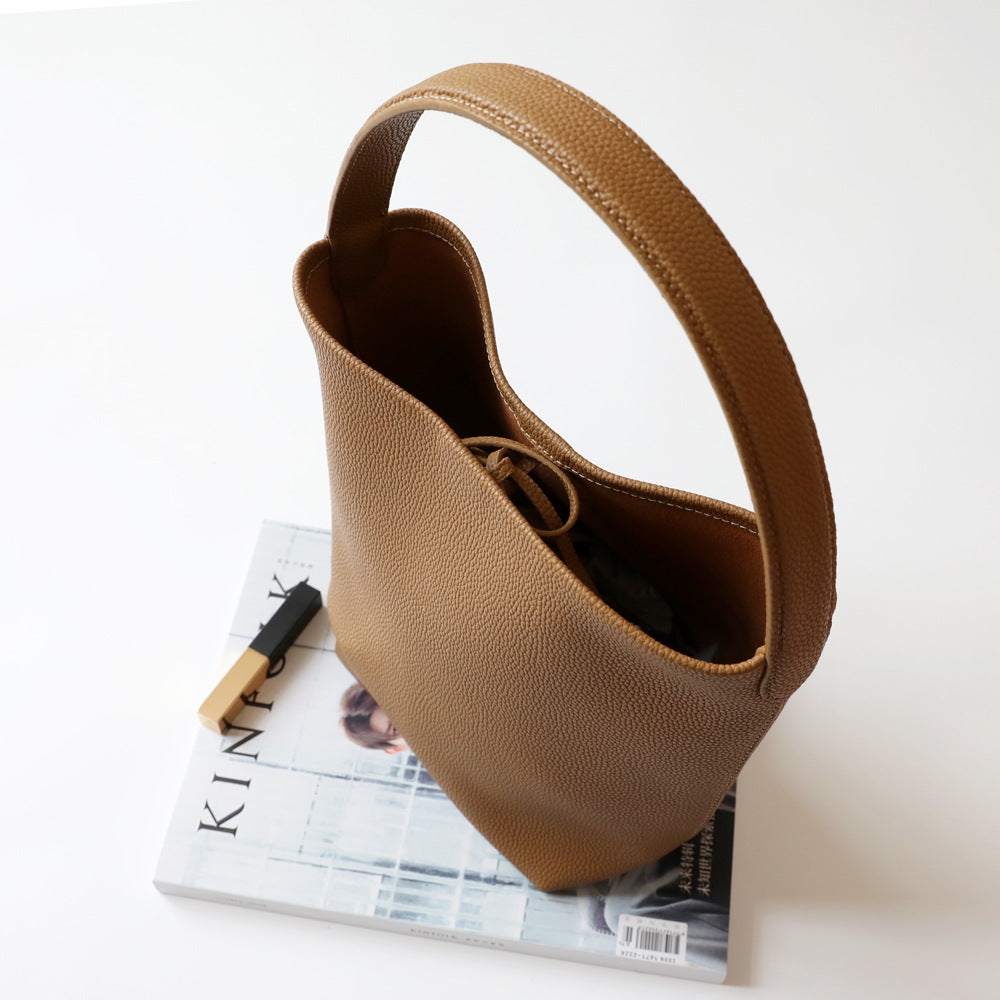 "Castelsardo" Sac seau décontracté en cuir véritable  avec fermeture à cordon léger